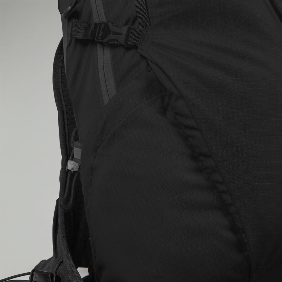 womens remote hike f23 backpack - black berghaus