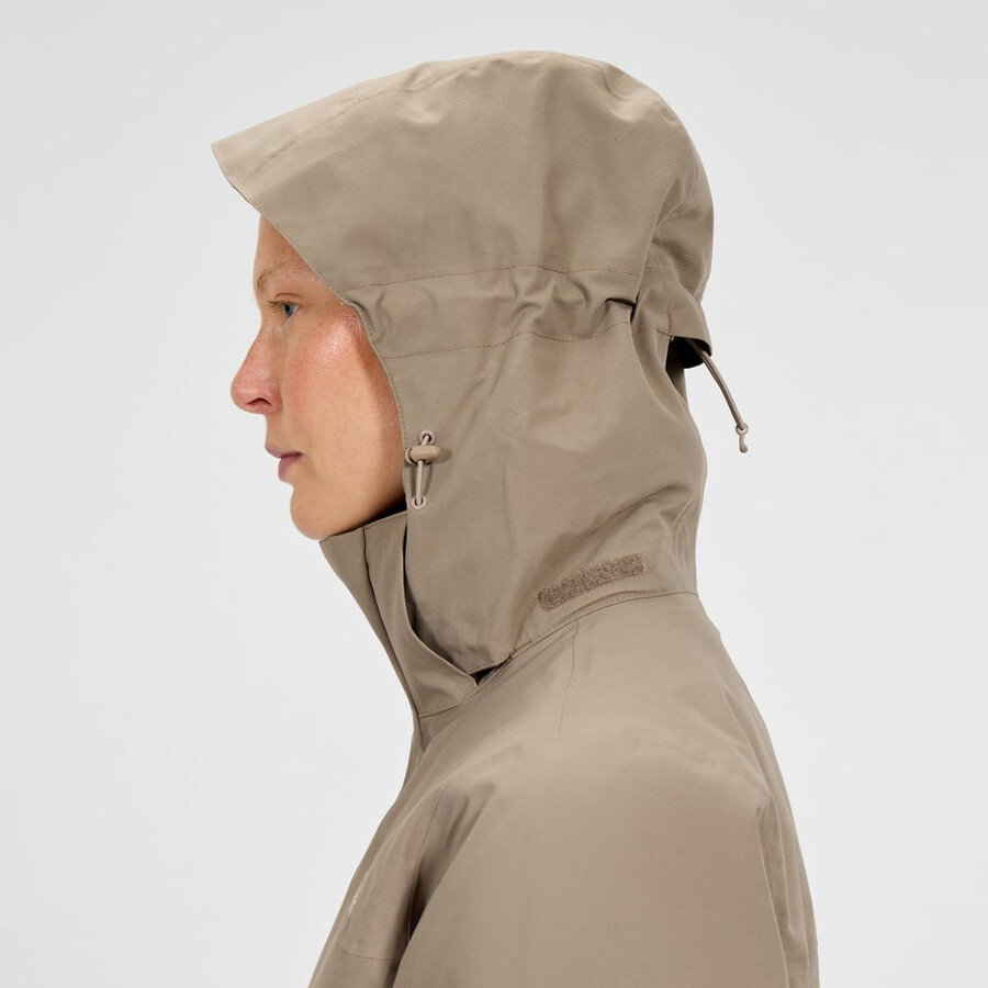 womens hillwalker 2.0 interactive gore-tex waterproof jacket - natural berghaus